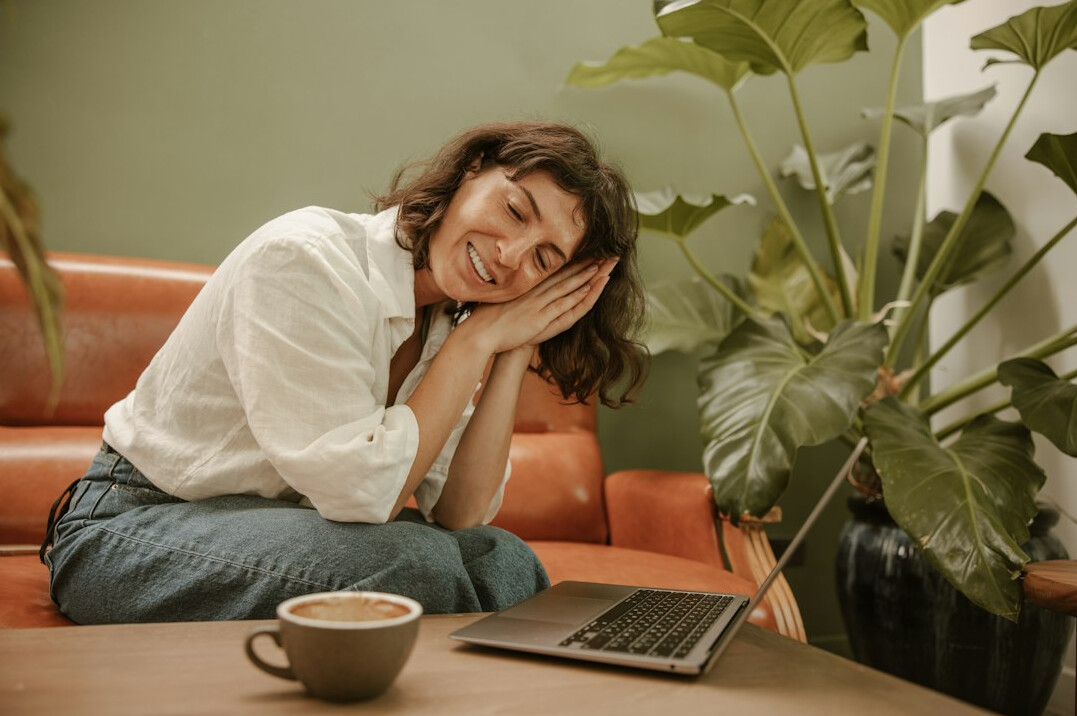 relaxed person after using productivity software